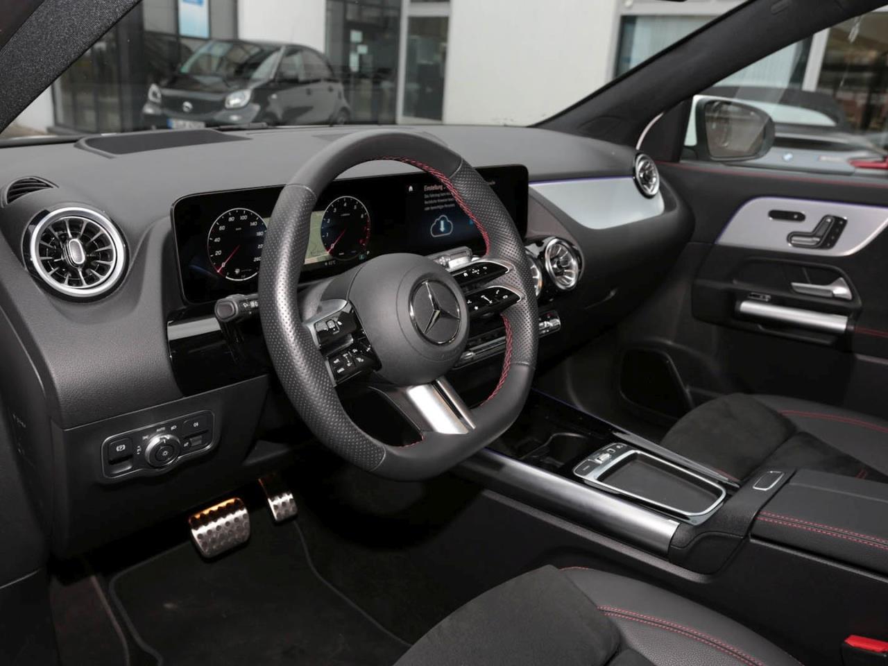 Mercedes-Benz GLA 200 AMG Navi Panorama Distronic 360° Memory