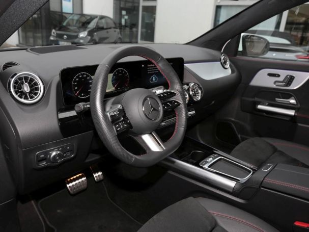 Mercedes-Benz GLA 200 AMG Navi Panorama Distronic 360° Memory