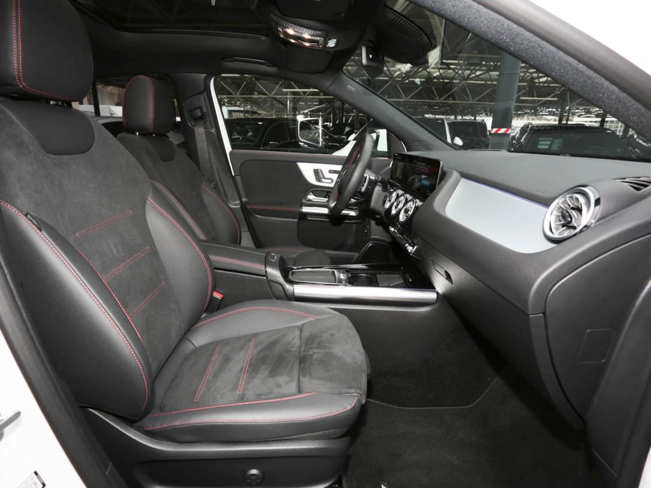 Mercedes-Benz GLA 200 AMG Navi Panorama Distronic 360° Memory