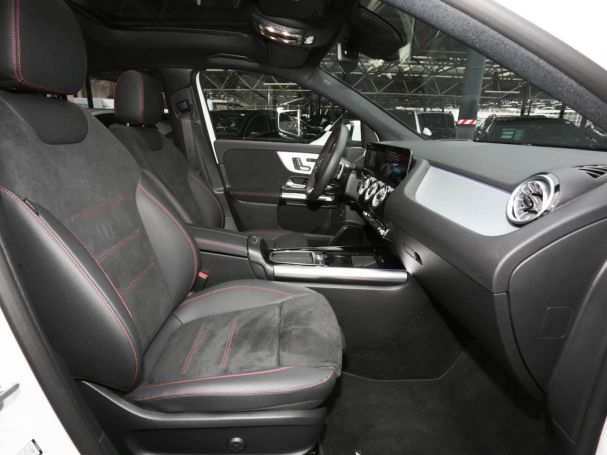 Mercedes-Benz GLA 200 AMG Navi Panorama Distronic 360° Memory