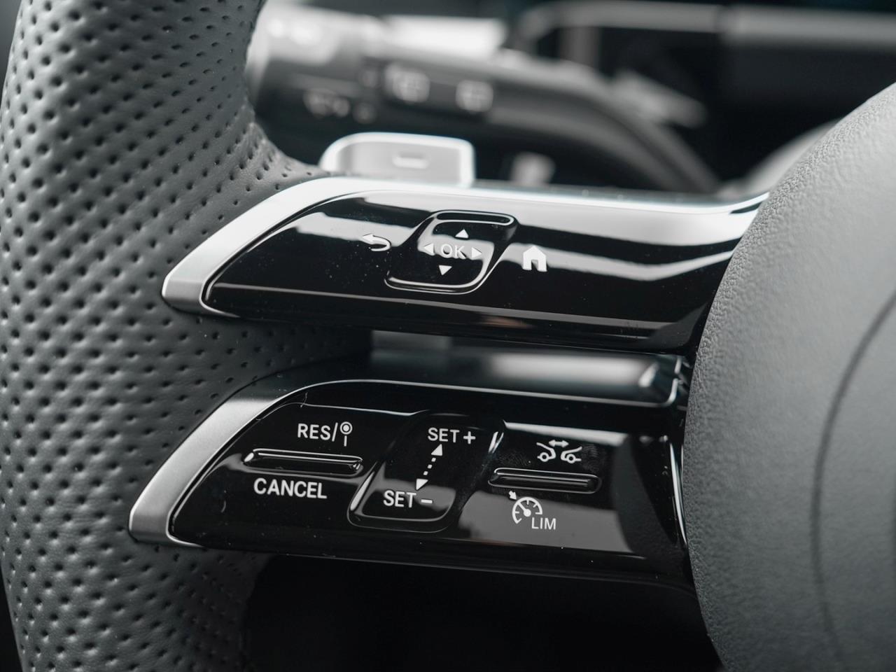 Mercedes-Benz GLA 200 AMG Night Panorama 360° EasyPack AHK