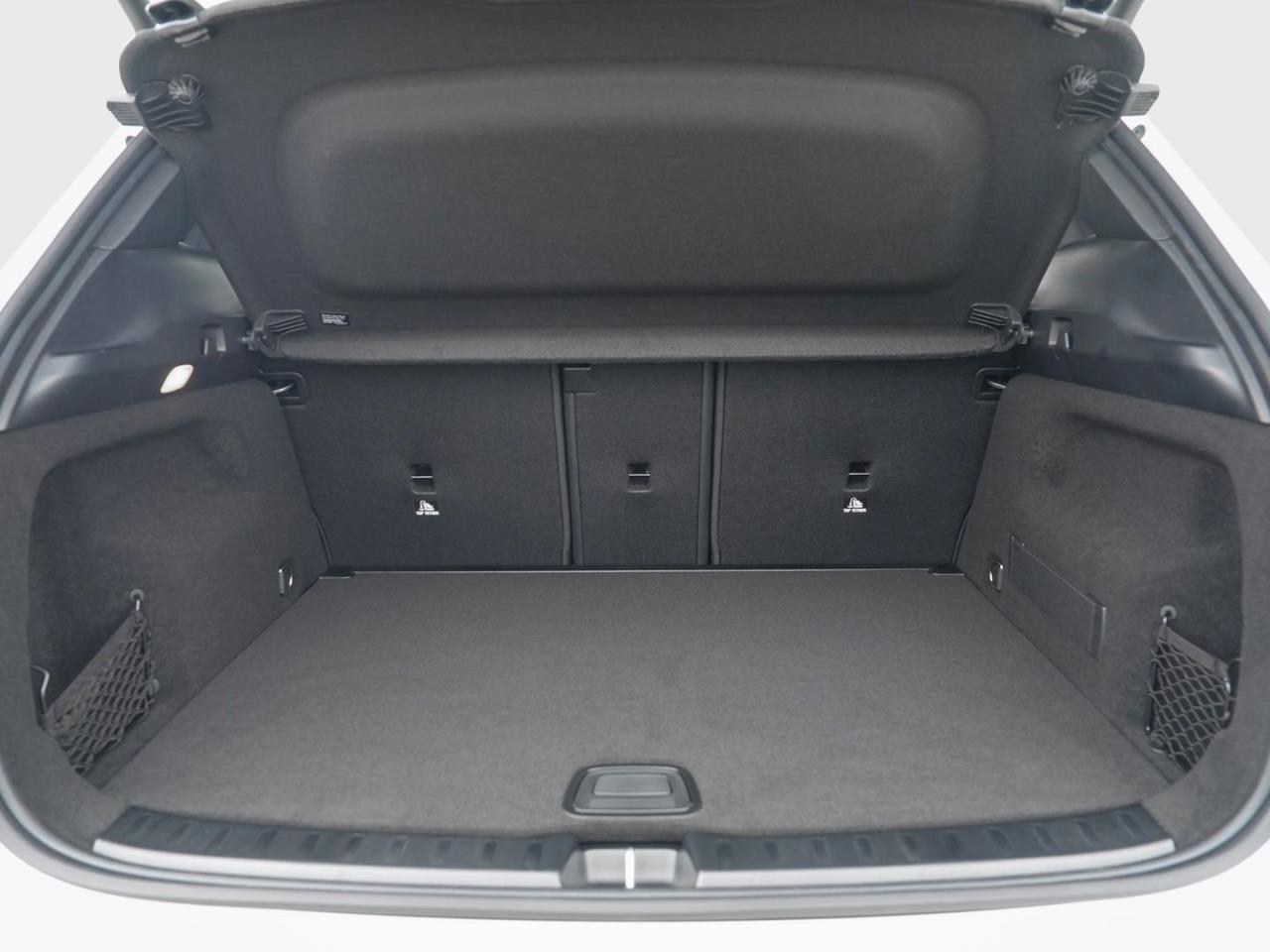 Mercedes-Benz GLA 200 AMG Night Panorama 360° EasyPack AHK