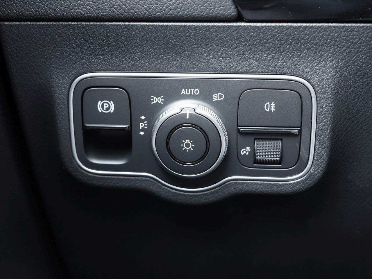 Mercedes-Benz GLA 200 AMG Night Navi Panorama 360° EasyPack