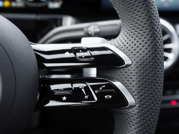 Mercedes-Benz GLA 200 AMG Night Navi Panorama 360° EasyPack