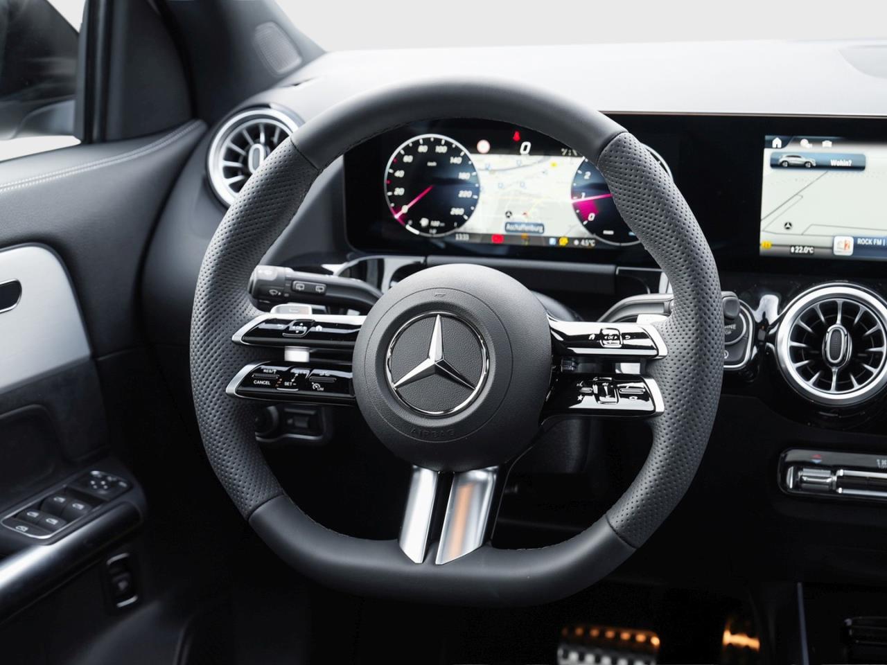 Mercedes-Benz GLA 200 AMG Night Navi Panorama 360° EasyPack