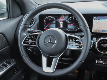 Mercedes-Benz GLA 200 Progressive MBUX Navi HigEnd LED Kamera 