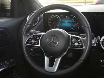 Mercedes-Benz GLA 200 Progressive Night MBUX Navi+ Distronic