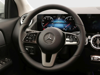 Mercedes-Benz GLA 200 Style MBUX Navi Distronic 360°Kamera