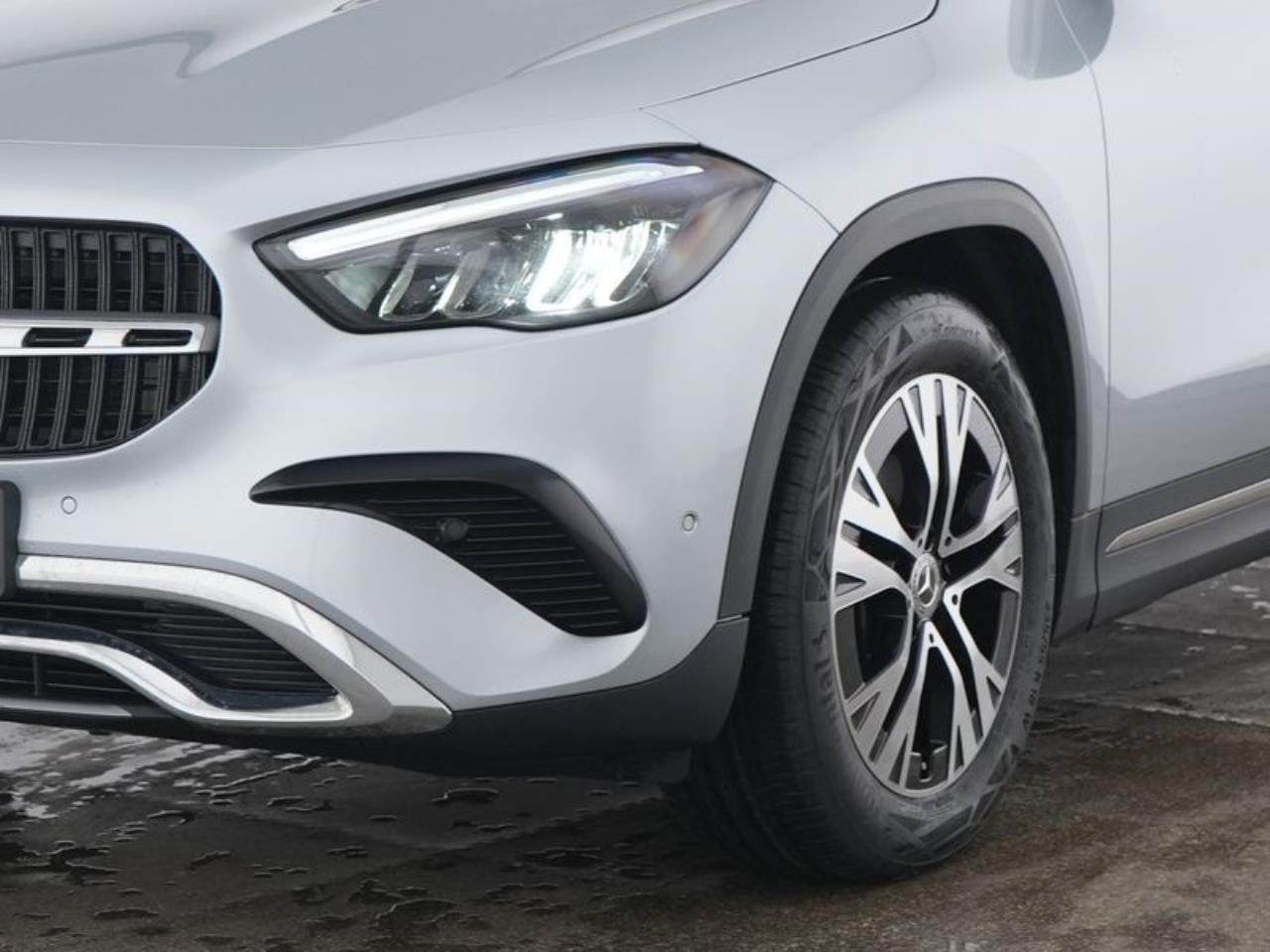 Mercedes-Benz GLA 220 4M Progressive Kamera Easy-Pack AHK