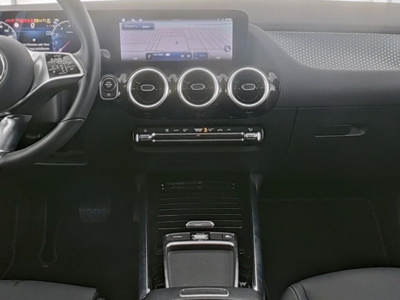 Mercedes-Benz GLA 220 4M Progressive Kamera Easy-Pack AHK