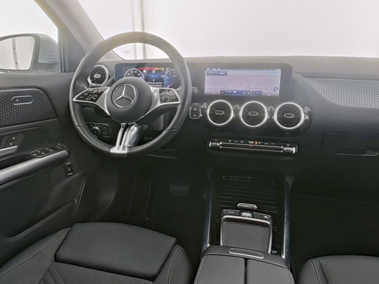 Mercedes-Benz GLA 220 4M Progressive Kamera Easy-Pack AHK