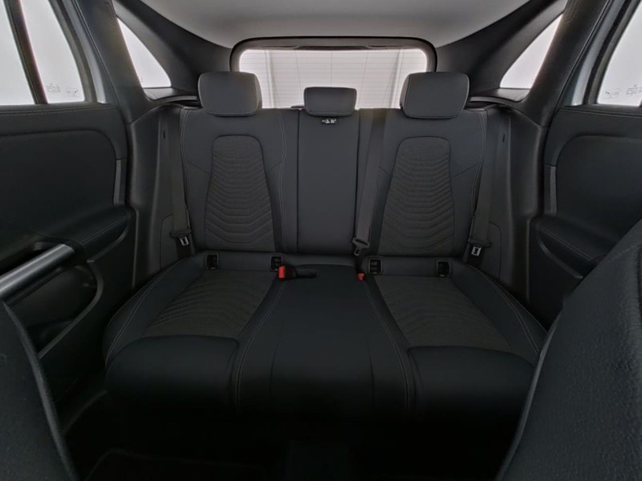 Mercedes-Benz GLA 220 4M Progressive Kamera Easy-Pack AHK