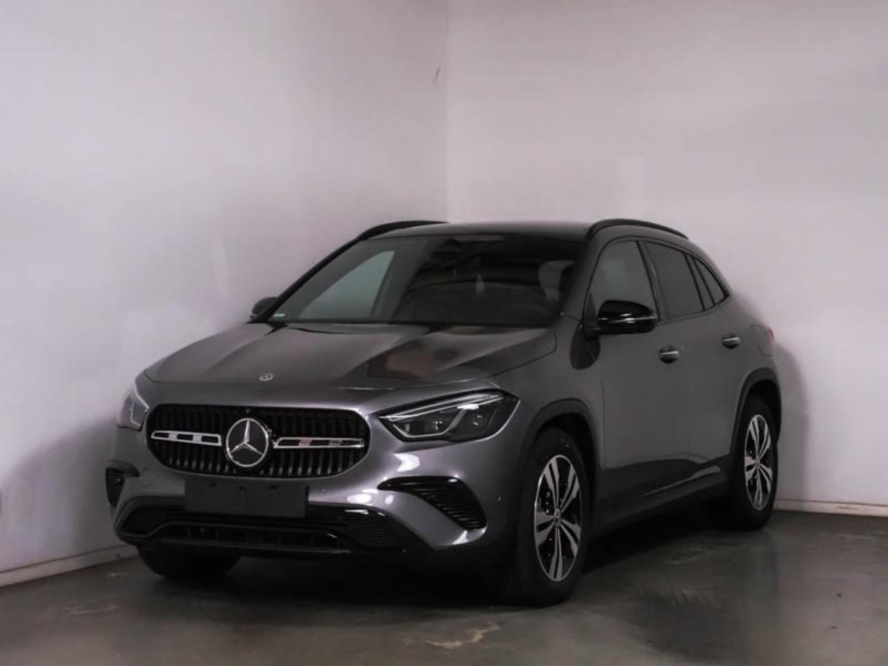 Mercedes-Benz GLA 220 4M Progressive Night MBUX Panorama 360°