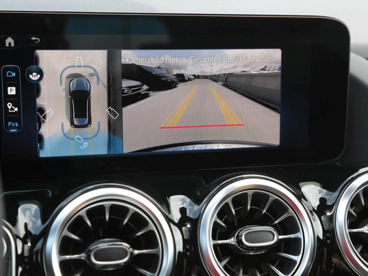 Mercedes-Benz GLA 220 d 4MATIC AMG Panorama Totwinkel AHK 360°