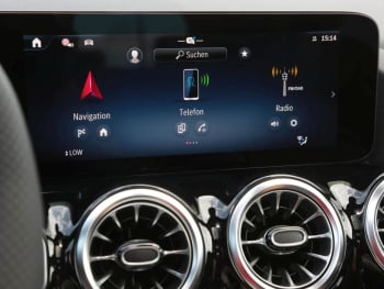 Mercedes-Benz GLA 220 d 4MATIC AMG Panorama Totwinkel AHK 360°