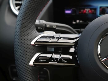 Mercedes-Benz GLA 220 d 4MATIC AMG Panorama Totwinkel AHK 360°