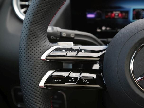 Mercedes-Benz GLA 220 d 4MATIC AMG Panorama Totwinkel AHK 360°