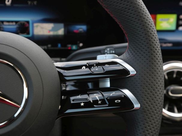 Mercedes-Benz GLA 220 d 4MATIC AMG Panorama Totwinkel AHK 360° Mercedes-Benz GLA 220 d 4MATIC AMG Panorama Totwinkel AHK 360°