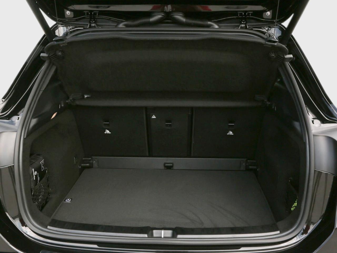 Mercedes-Benz GLA 220 d 4MATIC AMG Panorama Totwinkel AHK 360°