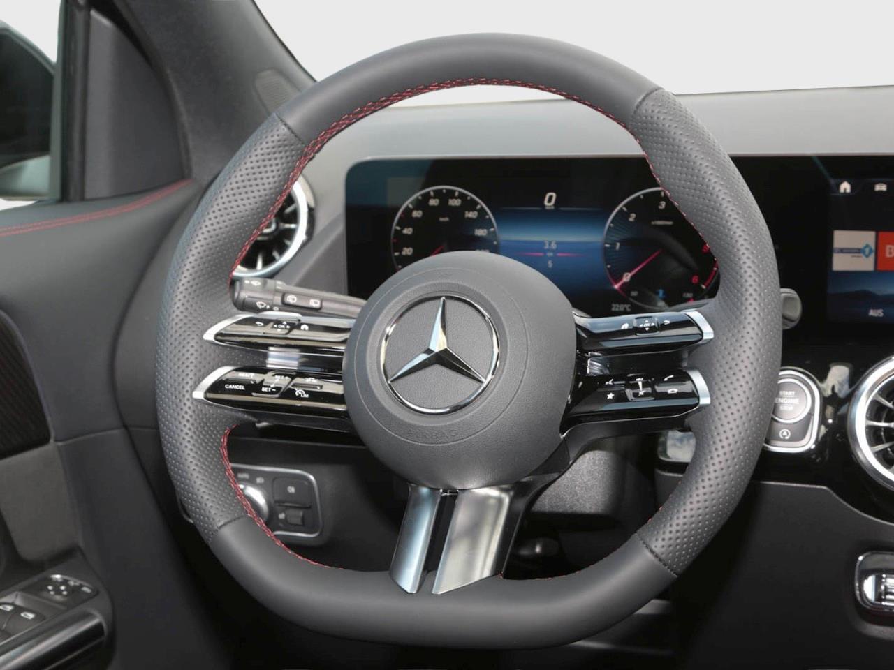 Mercedes-Benz GLA 220 d 4MATIC AMG Panorama Totwinkel AHK 360°