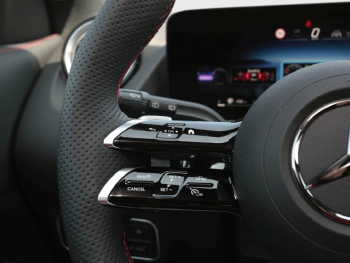 Mercedes-Benz GLA 220 d 4MATIC AMG Panorama Distronic AHK 360°