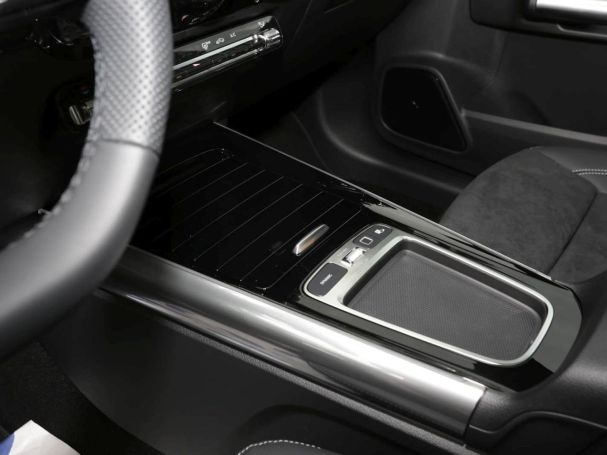 Mercedes-Benz GLA 220 d 4MATIC AMG Night Panorama AHK HUD 360° Mercedes-Benz GLA 220 d 4MATIC AMG Night Panorama AHK HUD 360°