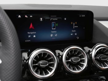 Mercedes-Benz GLA 220 d 4MATIC AMG Night Panorama AHK HUD 360°