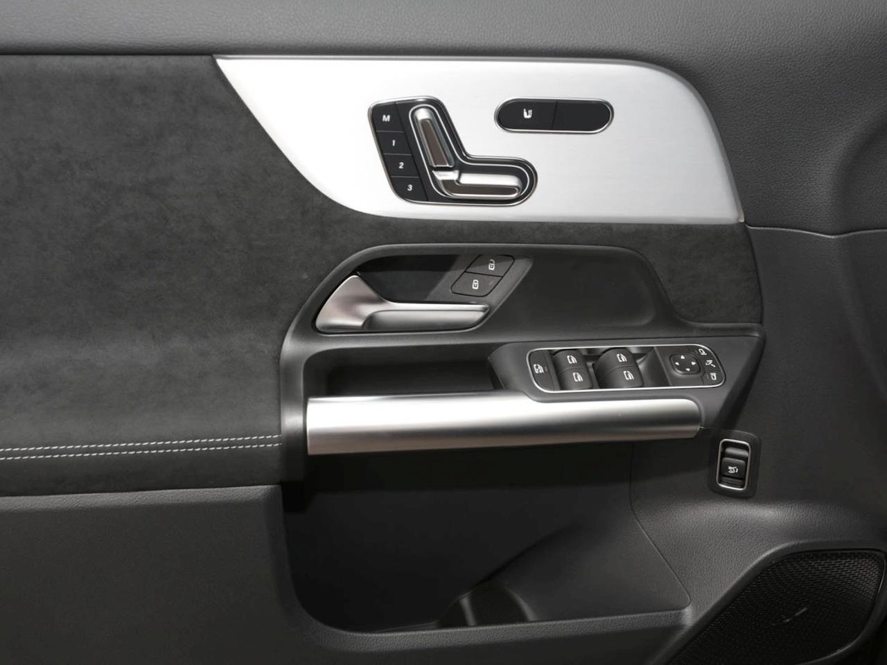 Mercedes-Benz GLA 220 d 4MATIC AMG Night Panorama AHK HUD 360°