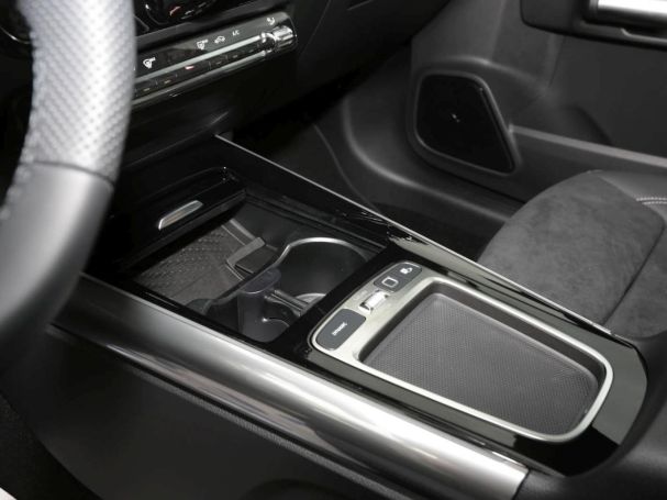 Mercedes-Benz GLA 220 d 4MATIC AMG Night Panorama AHK HUD 360° Mercedes-Benz GLA 220 d 4MATIC AMG Night Panorama AHK HUD 360°