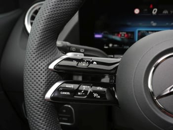 Mercedes-Benz GLA 220 d 4MATIC AMG Night Panorama AHK HUD 360°