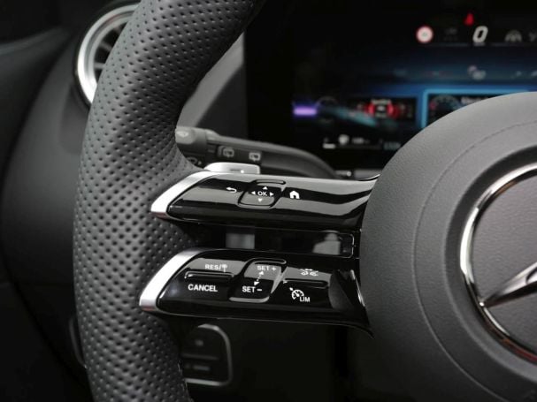 Mercedes-Benz GLA 220 d 4MATIC AMG Night Panorama AHK HUD 360° Mercedes-Benz GLA 220 d 4MATIC AMG Night Panorama AHK HUD 360°