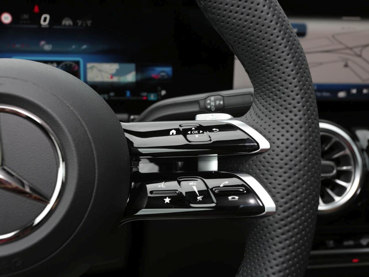 Mercedes-Benz GLA 220 d 4MATIC AMG Night Panorama AHK HUD 360°