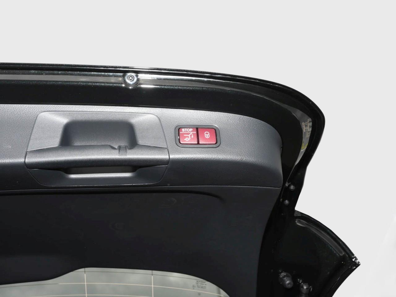 Mercedes-Benz GLA 220 d 4MATIC AMG Night Panorama AHK HUD 360°