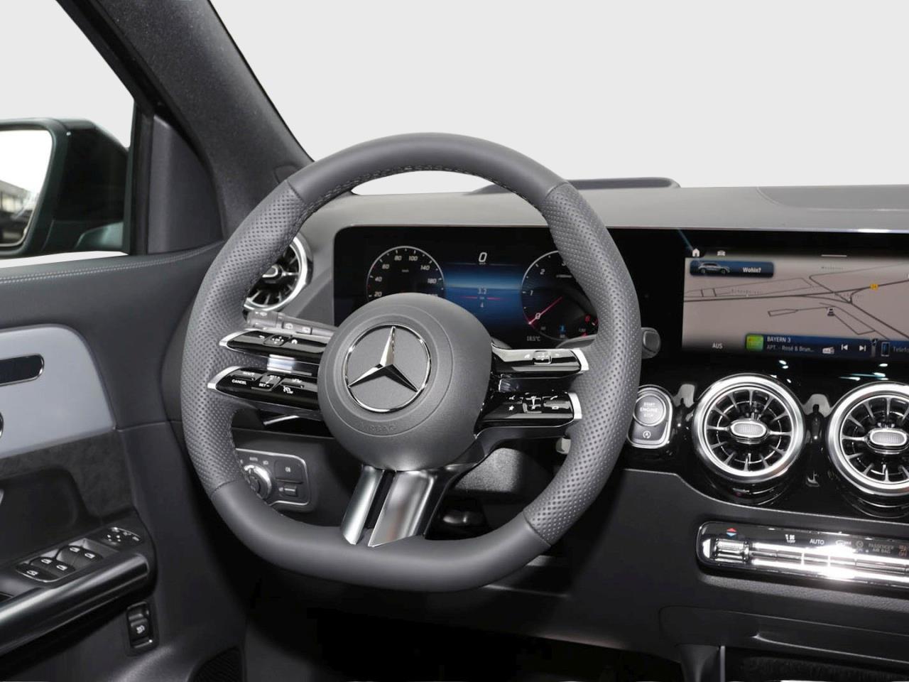 Mercedes-Benz GLA 220 d 4MATIC AMG Night Panorama AHK HUD 360°