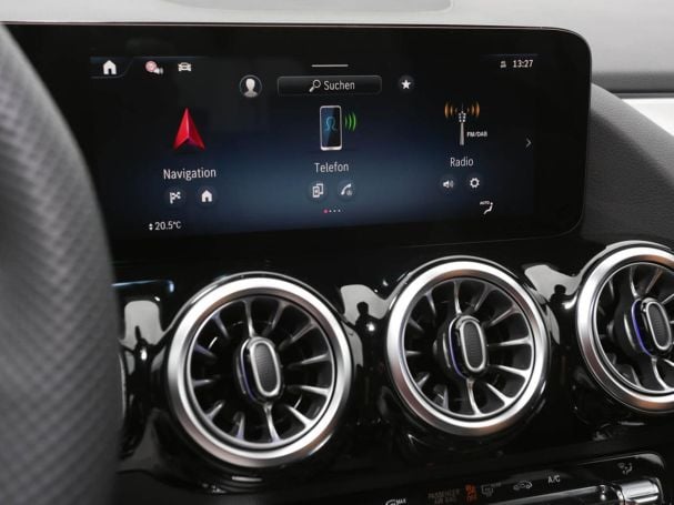 Mercedes-Benz GLA 220 d 4MATIC AMG NIght 360° Panorama HeadUp Mercedes-Benz GLA 220 d 4MATIC AMG NIght 360° Panorama HeadUp