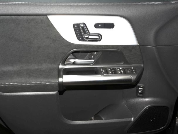 Mercedes-Benz GLA 220 d 4MATIC AMG NIght 360° Panorama HeadUp Mercedes-Benz GLA 220 d 4MATIC AMG NIght 360° Panorama HeadUp