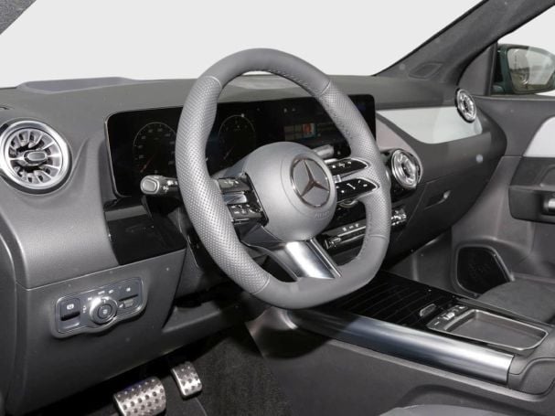 Mercedes-Benz GLA 220 d 4MATIC AMG NIght 360° Panorama HeadUp Mercedes-Benz GLA 220 d 4MATIC AMG NIght 360° Panorama HeadUp