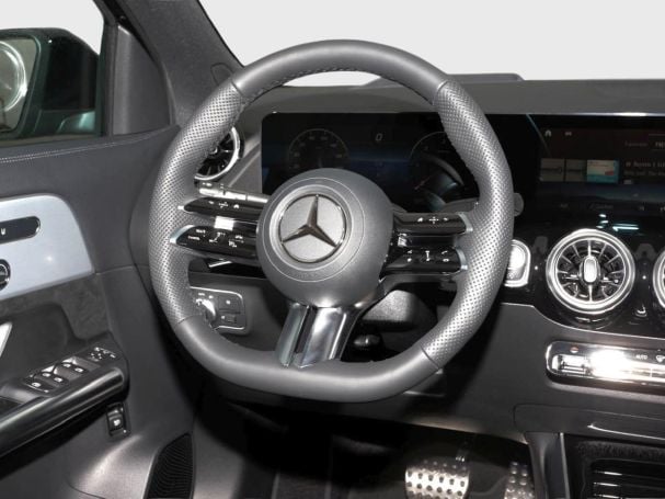 Mercedes-Benz GLA 220 d 4MATIC AMG NIght 360° Panorama HeadUp Mercedes-Benz GLA 220 d 4MATIC AMG NIght 360° Panorama HeadUp