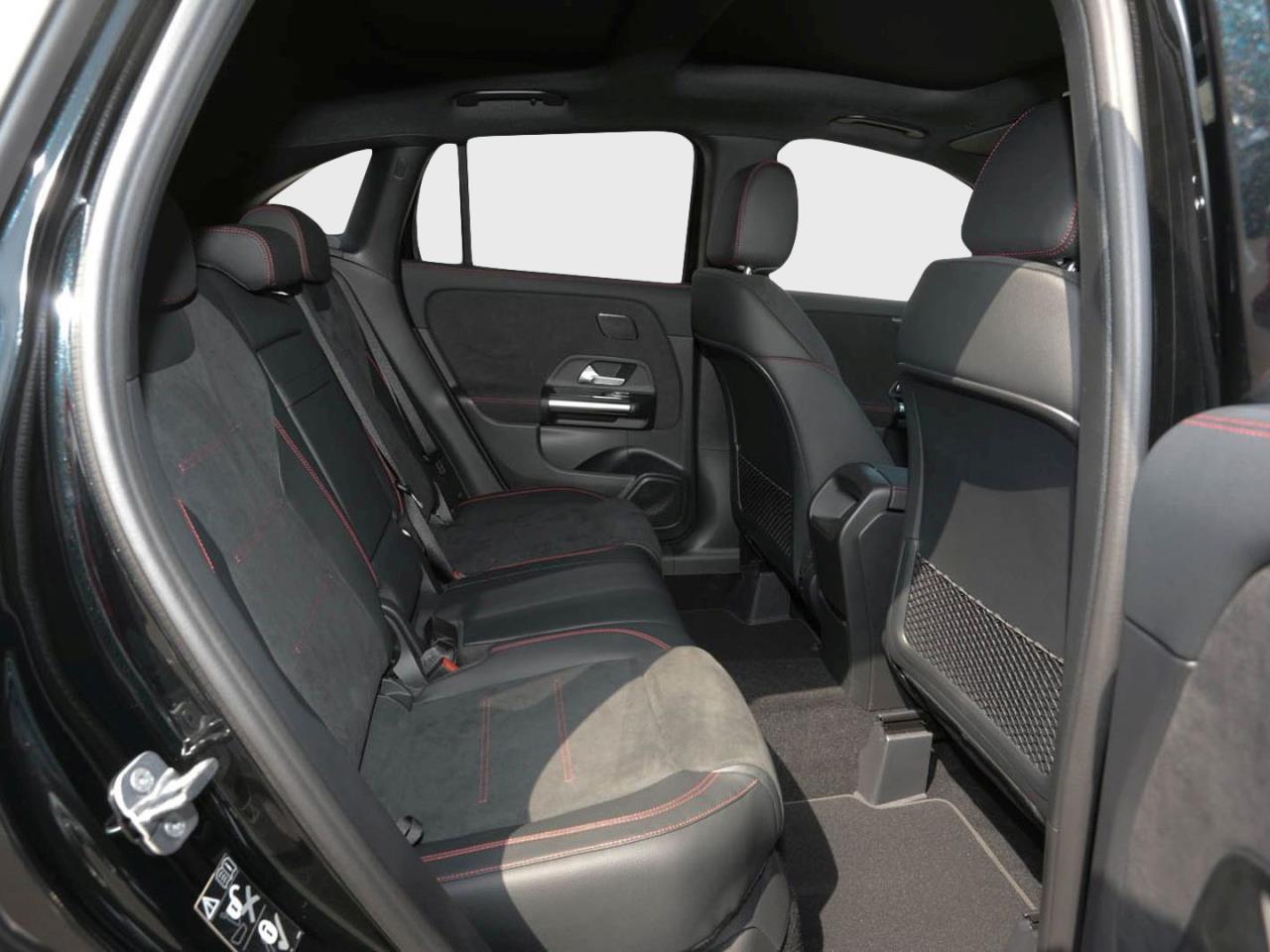 Mercedes-Benz GLA 220 d 4MATIC AMG Panorama Distronic AHK 360°