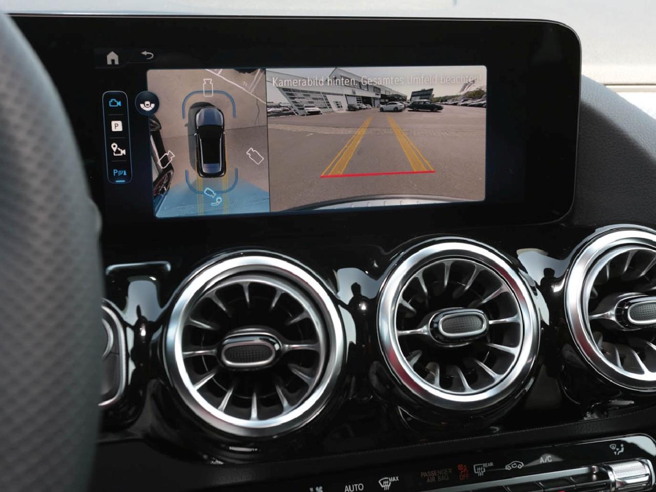 Mercedes-Benz GLA 220 d 4MATIC AMG Panorama Distronic AHK 360°