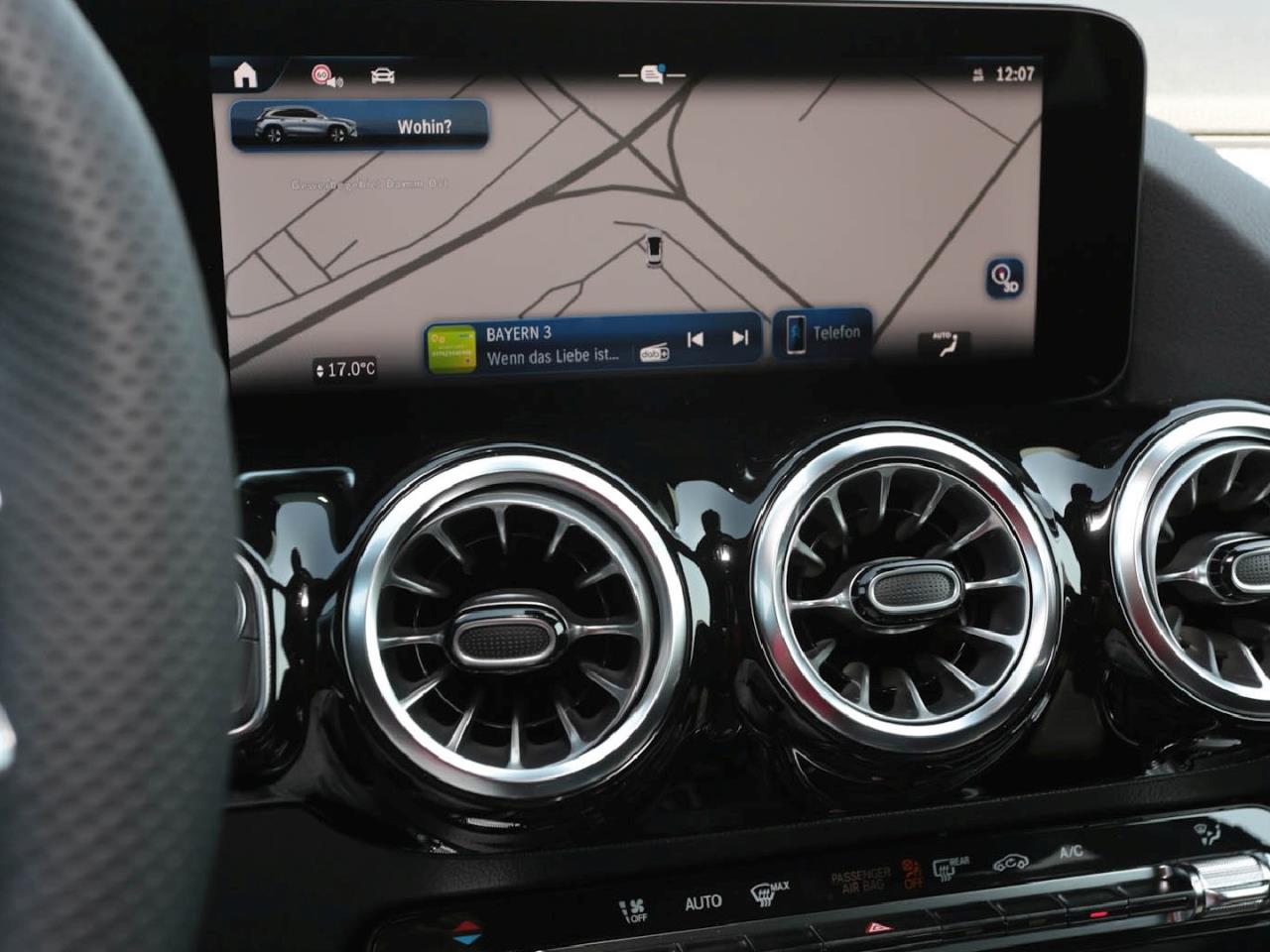 Mercedes-Benz GLA 220 d 4MATIC AMG Panorama Distronic AHK 360° Mercedes-Benz GLA 220 d 4MATIC AMG Panorama Distronic AHK 360°