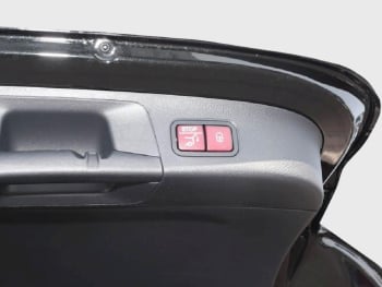 Mercedes-Benz GLA 220 d 4MATIC AMG Panorama Distronic AHK 360° Mercedes-Benz GLA 220 d 4MATIC AMG Panorama Distronic AHK 360°