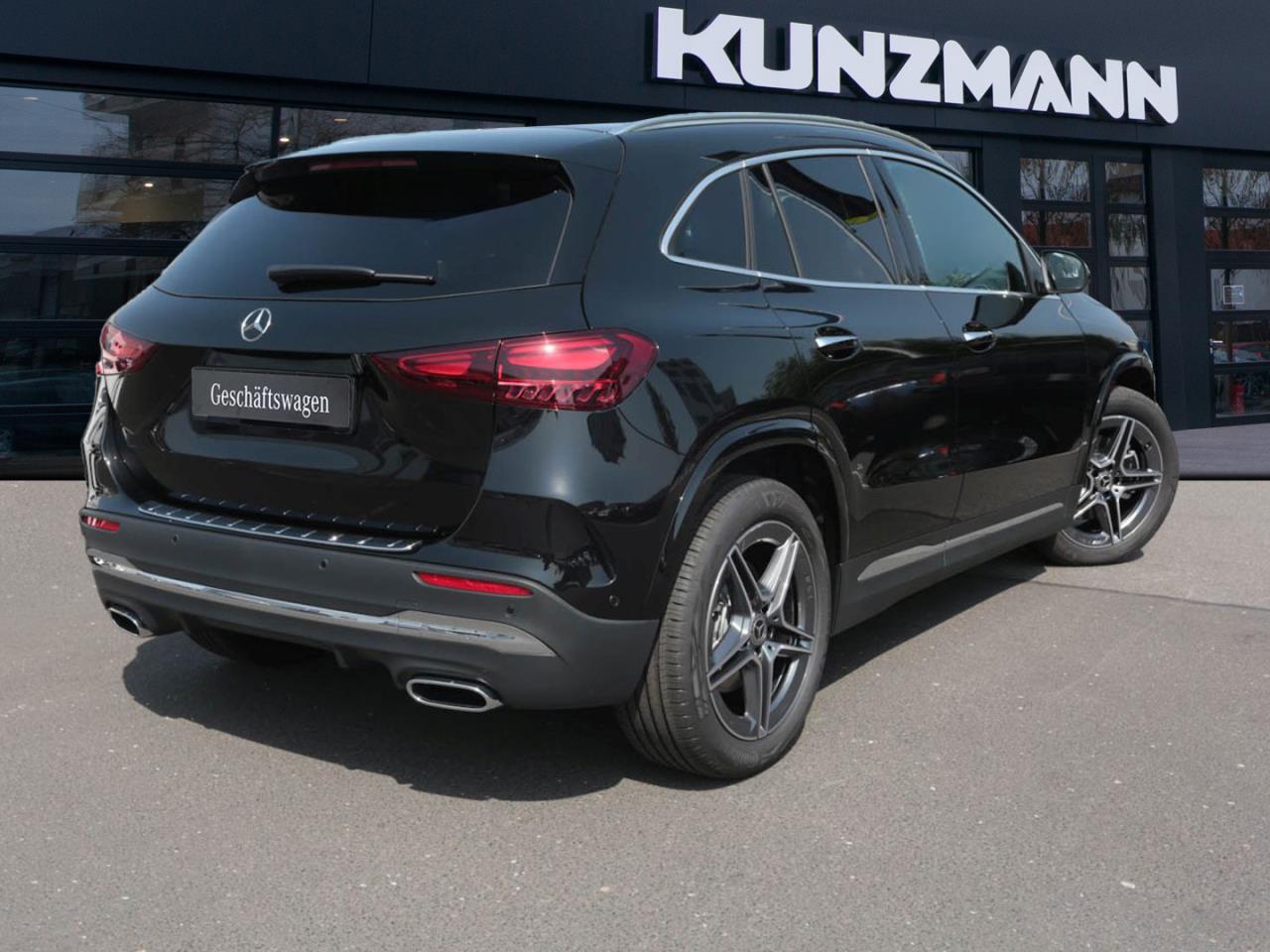 Mercedes-Benz GLA 220 d 4MATIC AMG Panorama Distronic AHK 360° Mercedes-Benz GLA 220 d 4MATIC AMG Panorama Distronic AHK 360°