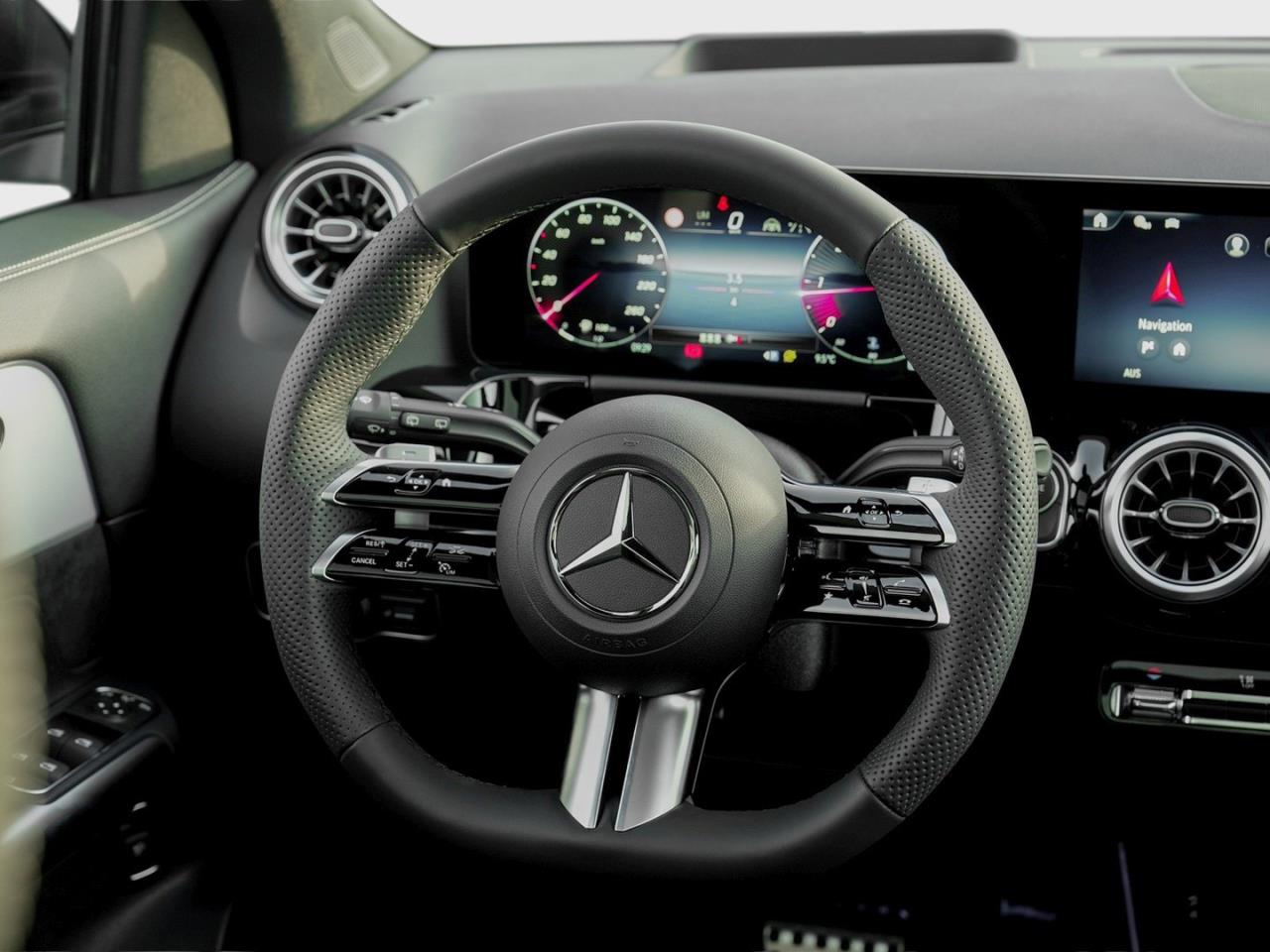 Mercedes-Benz GLA 220 d 4MATIC AMG Night Distronic Panorama