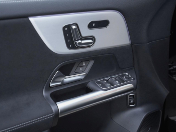 Mercedes-Benz GLA 220 d 4MATIC AMG Night Panorama 360° HUD AHK