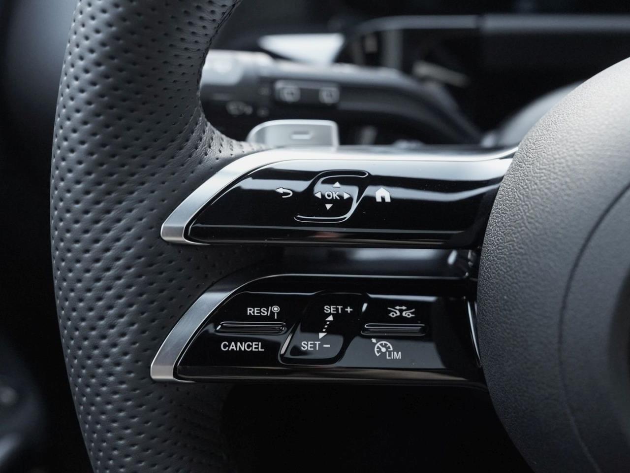 Mercedes-Benz GLA 220 d 4MATIC AMG Night Panorama 360° HUD AHK