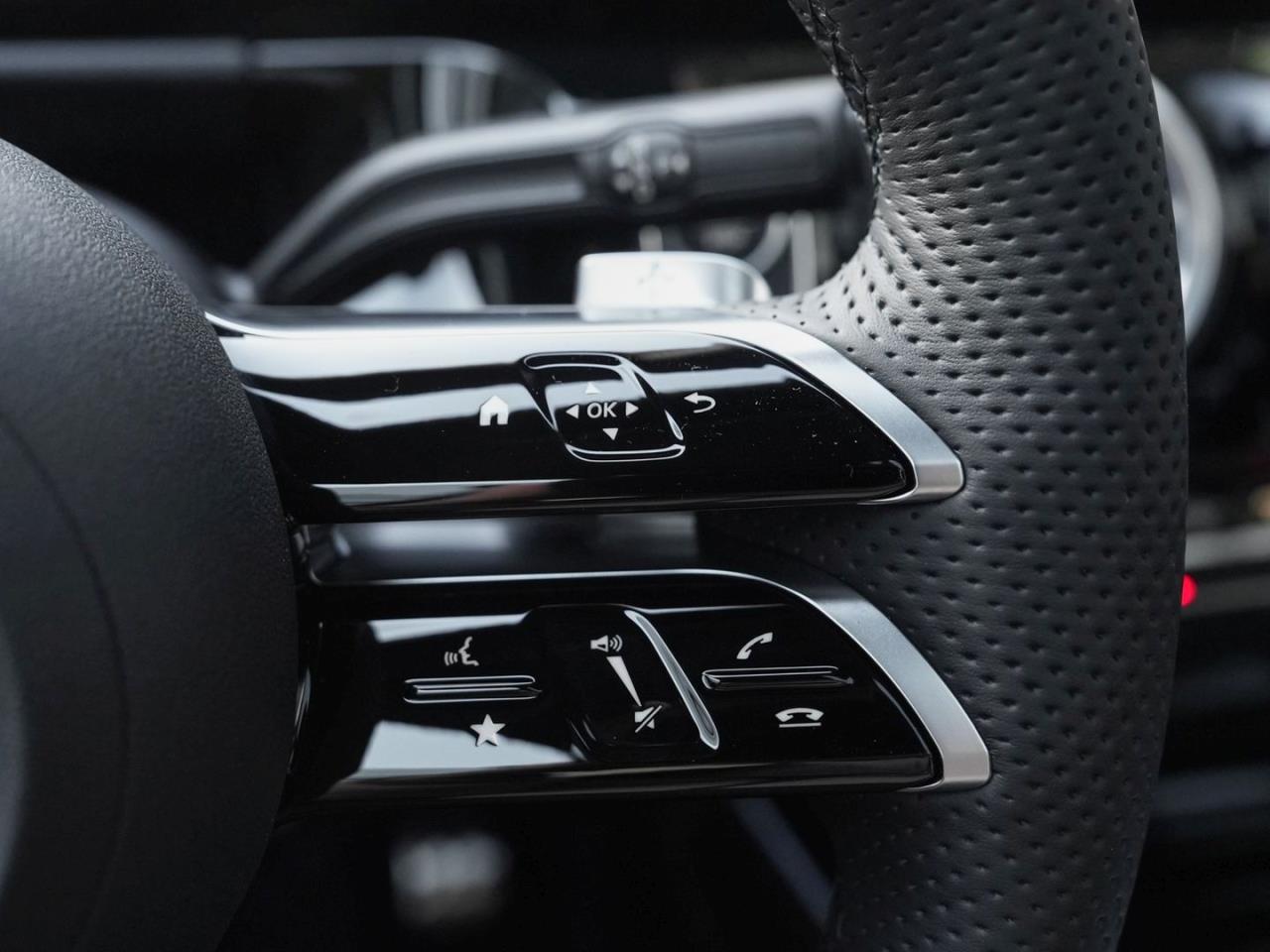 Mercedes-Benz GLA 220 d 4MATIC AMG Night Panorama 360° HUD AHK