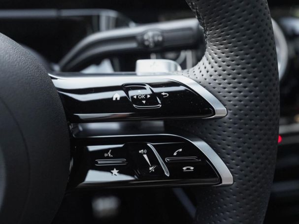 Mercedes-Benz GLA 220 d 4MATIC AMG Night Panorama 360° HUD AHK