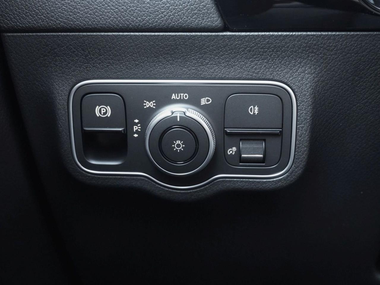 Mercedes-Benz GLA 220 d 4MATIC AMG Night Panorama 360° HUD AHK