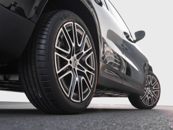 Mercedes-Benz GLA 220 d 4MATIC AMG Night Panorama 360° HUD AHK